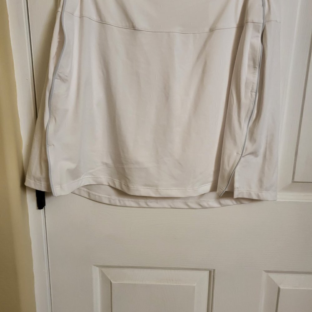Nike white with light grey stripe skorts Size Large NWT - Picture 4 of 12